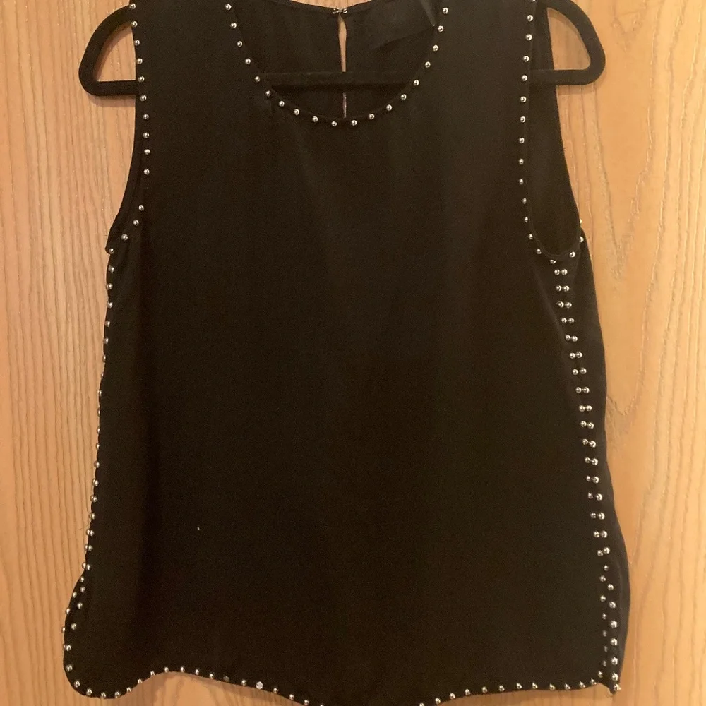 Top with studs - Picture 1 of 2